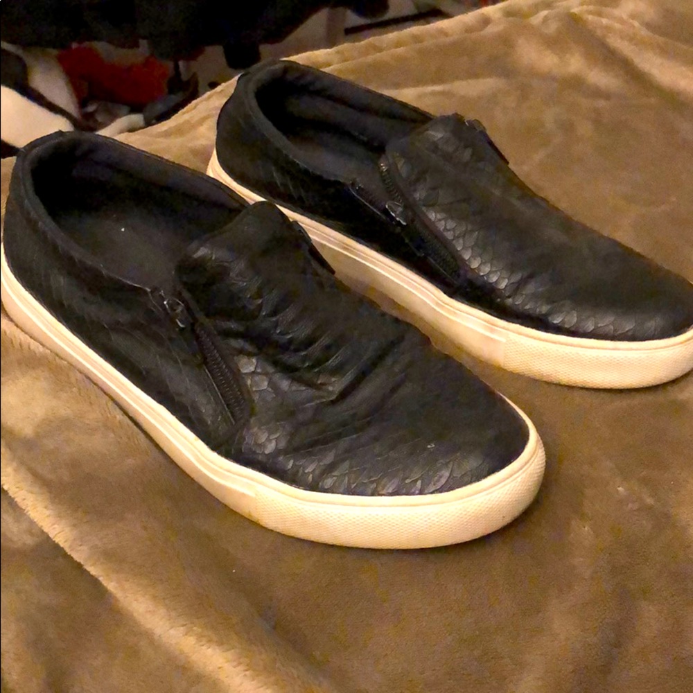 Size 8 Report Zippered Slip-On Shoes